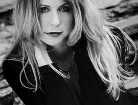 Lisa Douglass 的头像
