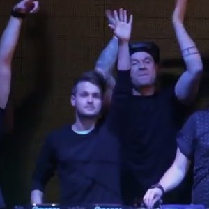 Thomas Newson & Futuristic Polar Bears 的头像