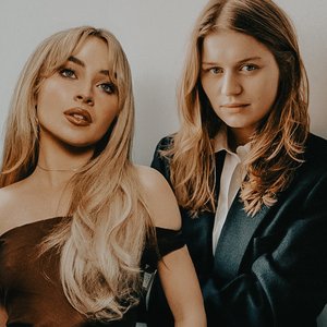girl in red & Sabrina Carpenter 的头像