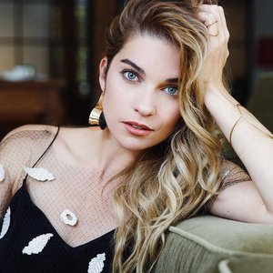 Annie Murphy için avatar