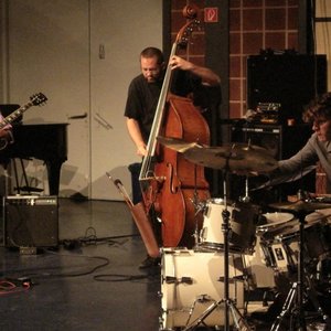 Luís Lopes Lisbon Berlin Trio 的头像
