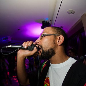 Rod Azlan 的头像