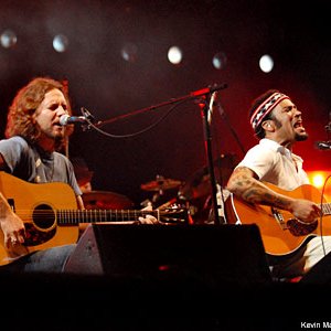 'Ben Harper & Eddie Vedder'の画像