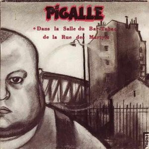 Dans La Salle Du Bar-Tabac De La Rue Des Martyrs