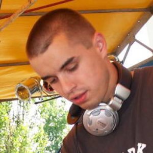 DJ Romek 的头像