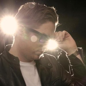 Adam Flare 的头像