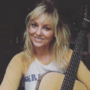 Paula Gill için avatar