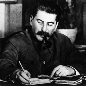 “И. В. Сталин”的封面