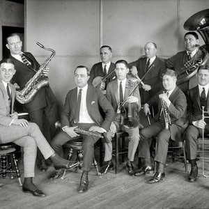 Isham Jones And His Orchestra 的头像