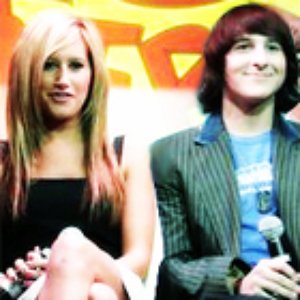 “Ashley Tisdale & Mitchel Musso”的封面