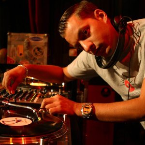 DJ Tremendo のアバター