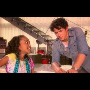 Jonas Brothers & China Anne McClain 的头像