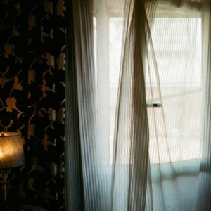 What do you see when the windows close?