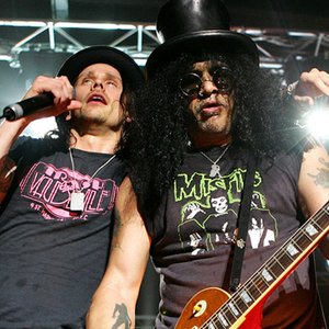 Slash featuring Myles Kennedy için avatar