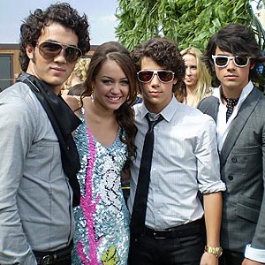 Avatar för Miley Cyrus Ft. Jonas Brothers