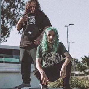 Avatar de POUYA & BOOBIE LOOTAVELI