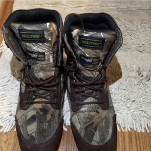 He Wont Lookin - Single