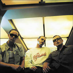 Den Gale Pose photo provided by Last.fm