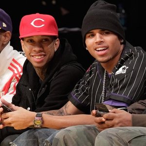 Chris Brown Featuring Tyga  Kevin McCall のアバター