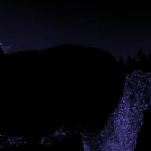 “Wistful Ruins”的封面