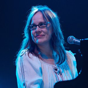 Iris Dement