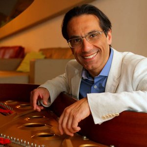 Alvaro Siviero, Filharmonici města Prahy, Nic Raine 的头像