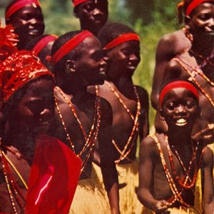 “Les Petits Chanteurs-Danseurs de Kenge”的封面