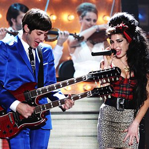 Mark Ronson featuring Amy Winehouse 的头像