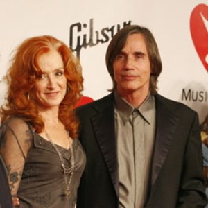 “Bonnie Raitt With Jackson Browne, Bruce Hornsby, Bryan Adams And Kim Wilson”的封面