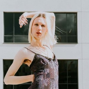 Alice Low 的头像