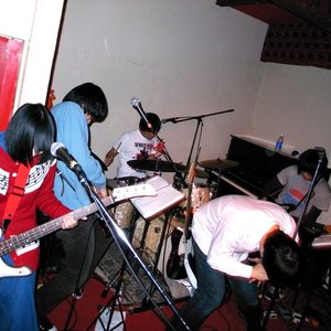 豊田道倫 with 昆虫キッズ 的头像