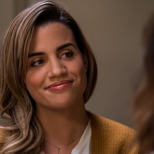 'Natalie Morales' için resim