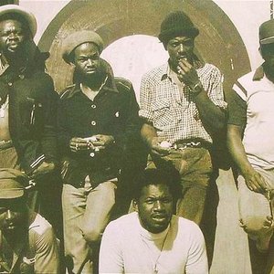 Jah Thomas & Roots Radics 的头像