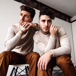 Fly By Midnight のアバター