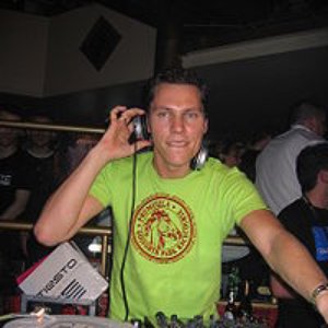 “Tiesto Feat. DJ VINI”的封面