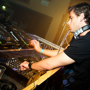 Adaro photo provided by Last.fm