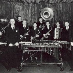 Green Brothers Novelty Band 的头像