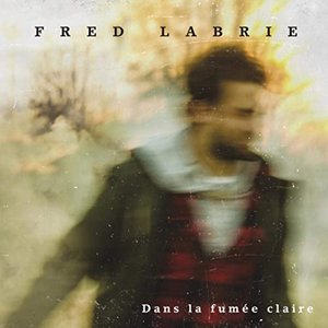 Dans la fumée claire