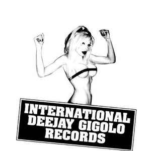 “International DeeJay Gigolos”的封面