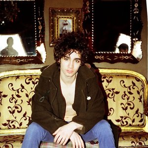 Robert Sheehan with Joe Echo 的头像