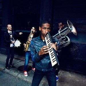 Jonathan Batiste & The Stay Human Band 的头像