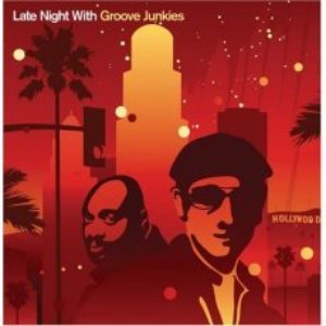 “Groove Junkies feat. Solara”的封面