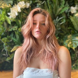 Ava Nova 的头像