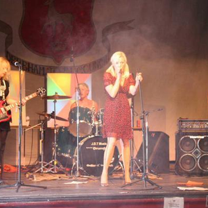 Compact Pussycat photo provided by Last.fm