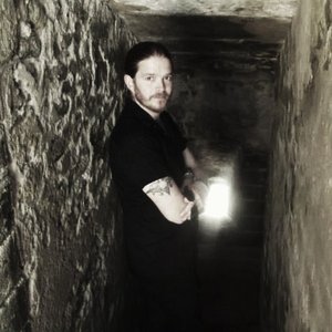 Nathan J Lark 的头像