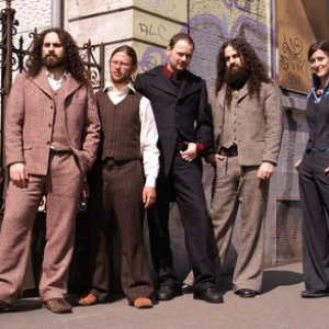 Red Shamrock photo provided by Last.fm