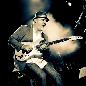 Frank Gambale photo provided by Last.fm