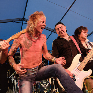 Oliver/Dawson Saxon photo provided by Last.fm