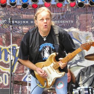 Avatar for Walter Trout & The Free Radicals