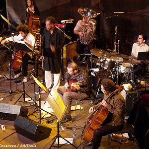 Henry Threadgill Zooid (Liberty Ellman, Stomu Takeishi, Jose Davila, Elliot Humberto Kavee) 的头像